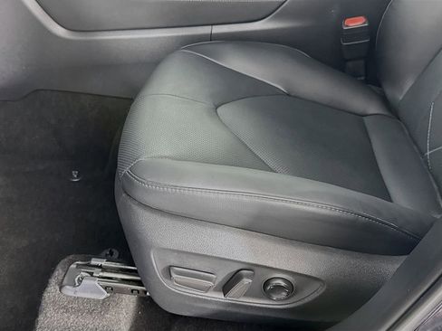 Used 2025 Toyota Highlander Platinum image 22