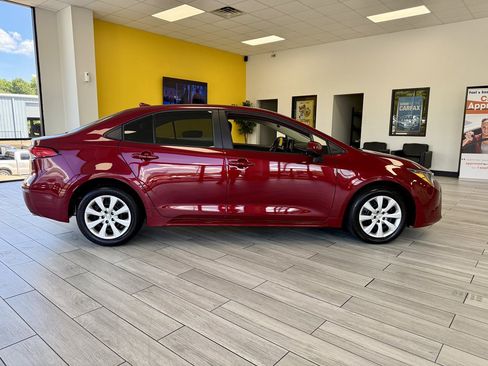 Used 2025 Toyota Corolla LE FWD image 5