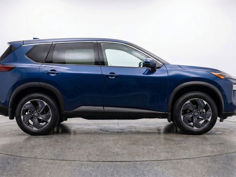 Used 2025 Nissan Rogue SV FWD image 11
