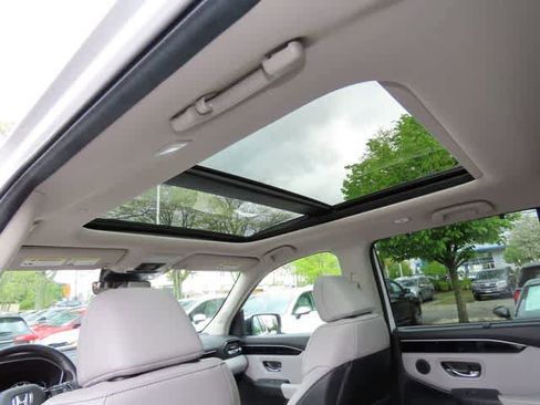 Used 2023 Honda Pilot Touring image 17