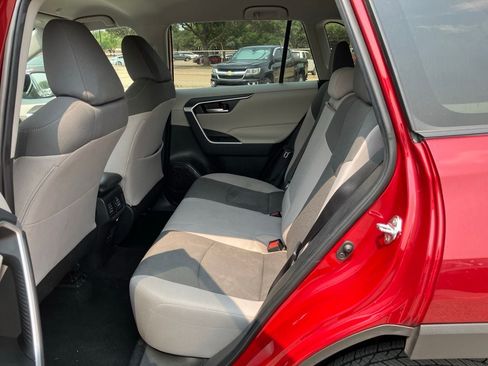Used 2025 Toyota RAV4 XLE FWD image 8