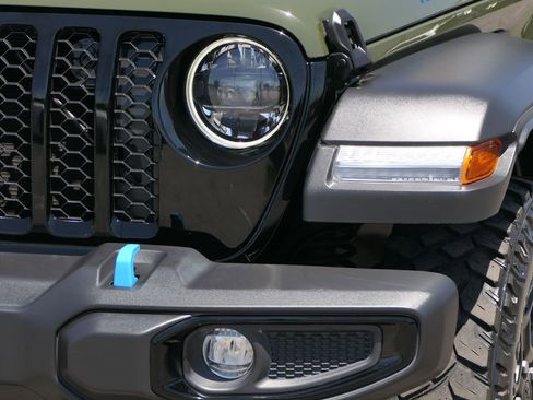 Used 2023 Jeep Wrangler Unlimited w/ 8.4" Radio Group AWD/4WD image 9