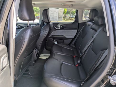 Used 2022 Jeep Compass Latitude w/ Sun and Sound Group AWD/4WD image 13