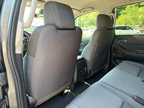Certified 2025 Nissan Frontier SV RWD image 13