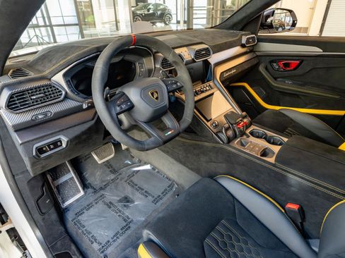 Used 2024 Lamborghini Urus Performante AWD/4WD image 15