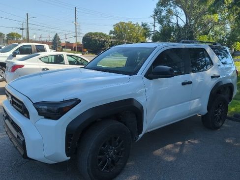 Used 2025 Toyota 4Runner SR5 AWD/4WD image 2