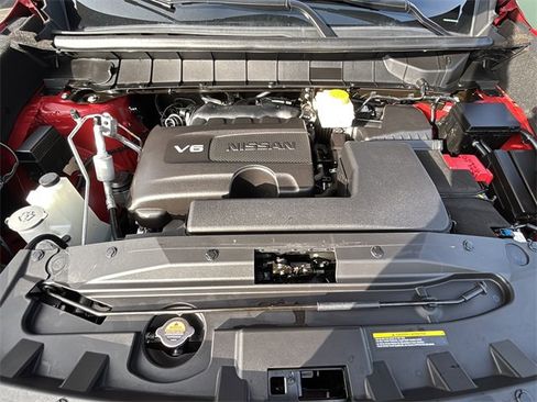 Used 2023 Nissan Pathfinder Platinum image 12