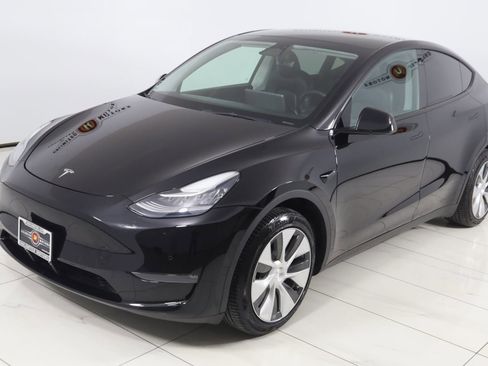 Used 2022 Tesla Model Y Long Range image 23
