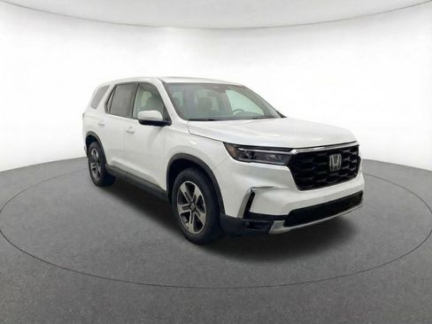 Used 2025 Honda Pilot EX-L image 3