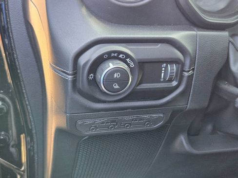 Used 2025 Jeep Gladiator Sport AWD/4WD image 11
