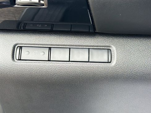 Used 2023 Nissan Pathfinder S FWD image 33
