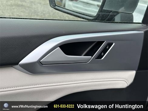 Certified 2025 Volkswagen Taos SE w/ Panoramic Sunroof Package image 14