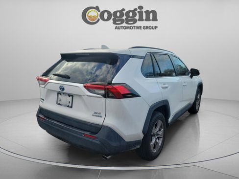 Used 2022 Toyota RAV4 XLE image 5