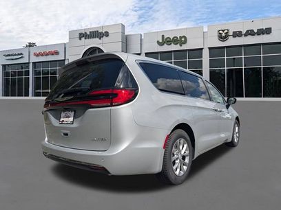 New 2026 Chrysler Pacifica Limited