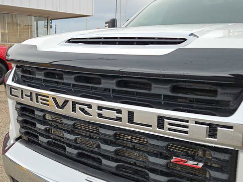 Used 2023 Chevrolet Silverado 2500 LT AWD/4WD image 13