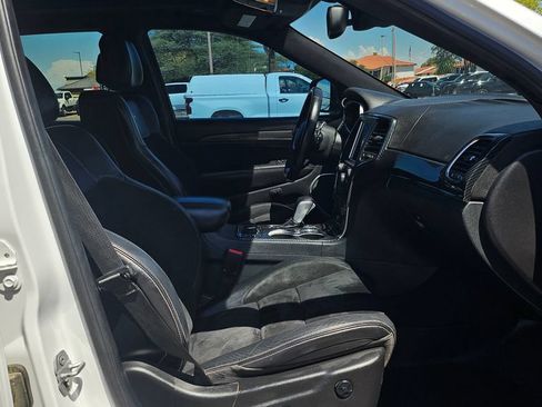 Used 2016 Jeep Grand Cherokee SRT AWD/4WD image 23