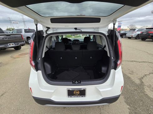 Used 2024 Kia Soul LX w/ Option Group 015 image 9