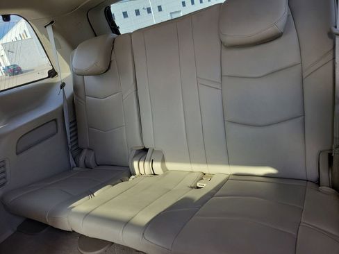 Used 2019 Cadillac Escalade Luxury image 12