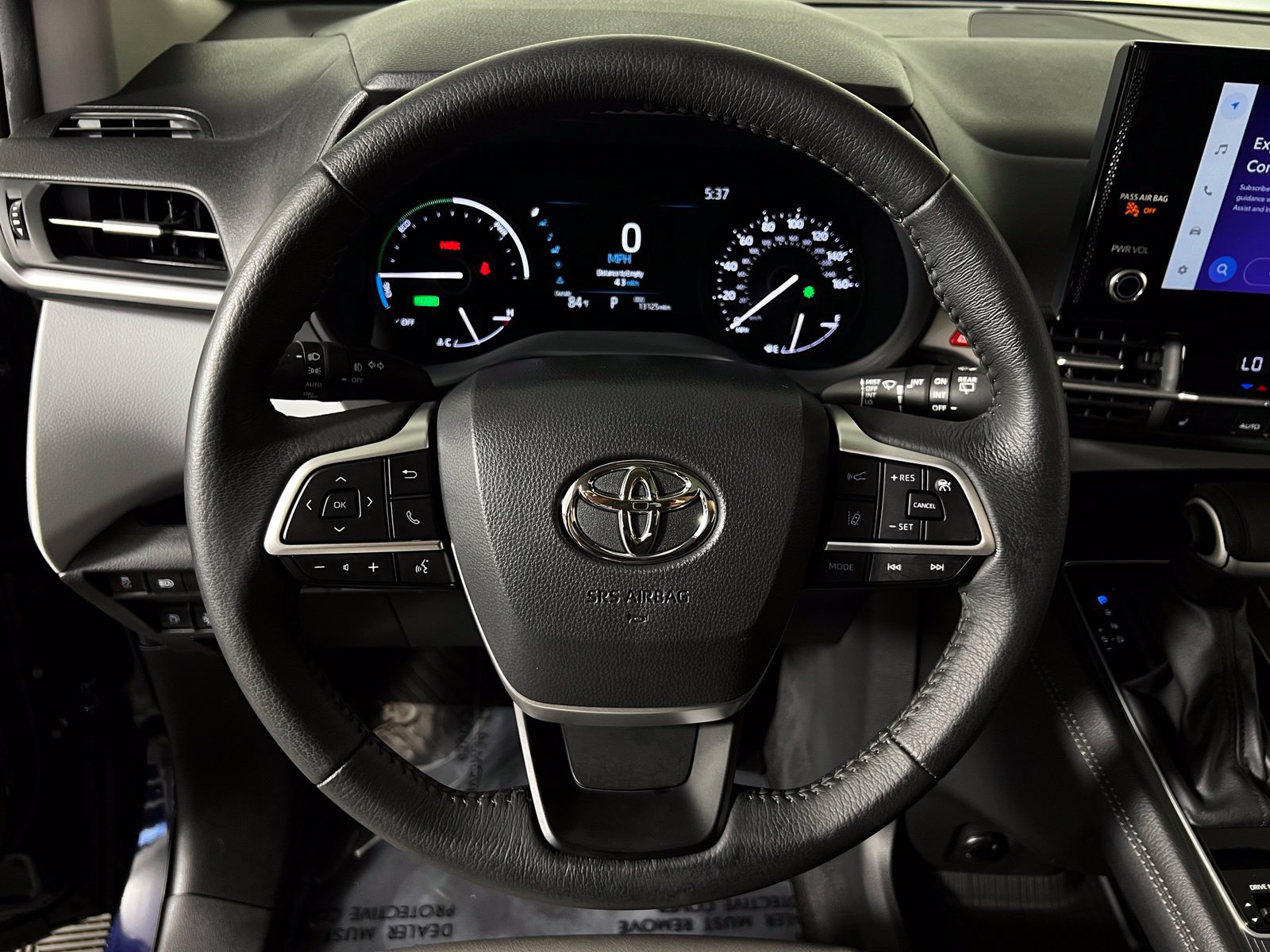 Certified 2025 Toyota Sienna XLE FWD image 15