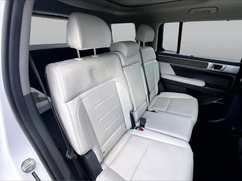 Used 2024 Hyundai Santa Fe Limited FWD image 17
