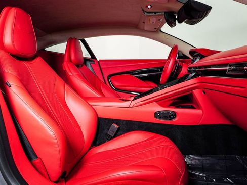 Used 2024 Aston Martin DB12 Coupe image 18