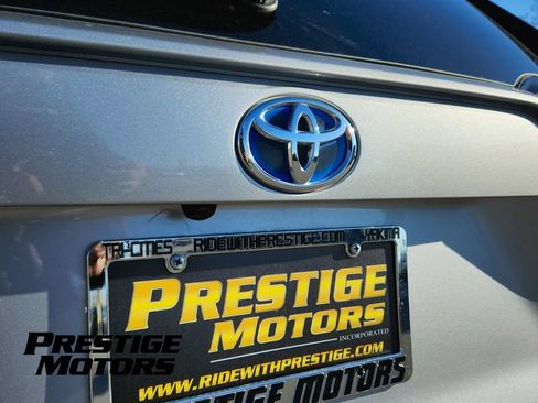 Used 2021 Toyota RAV4 XLE w/ Convenience Package AWD/4WD image 12