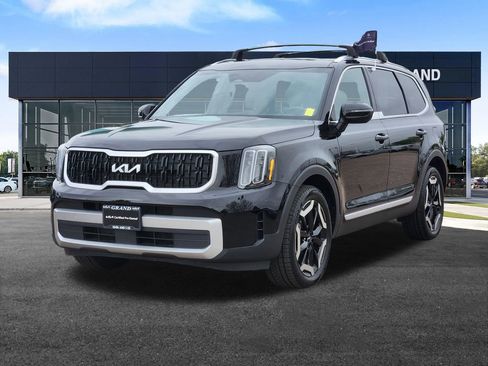 Certified 2023 Kia Telluride EX w/ EX Captain's Chair Package image 5