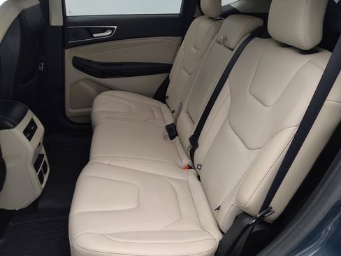 Used 2019 Ford Edge Titanium w/ Equipment Group 301A AWD/4WD image 18