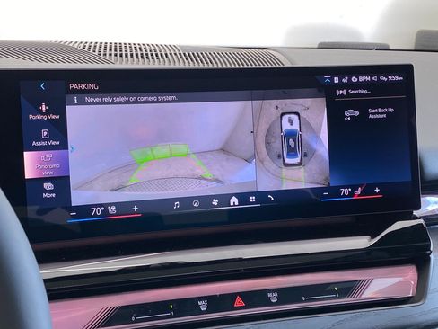 New 2026 BMW 550e xDrive w/ Premium Package image 27