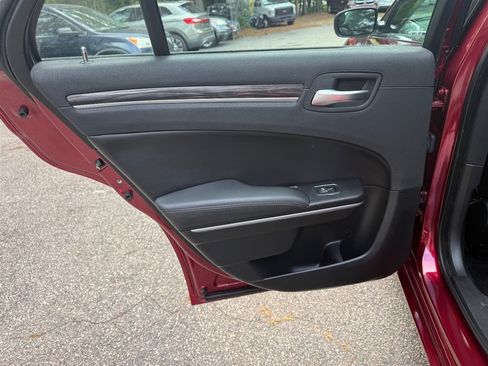 Used 2018 Chrysler 300 Touring L AWD/4WD image 18