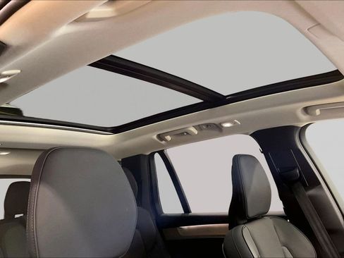 Certified 2026 Volvo XC90 B6 Plus w/ Protection Package Premier AWD/4WD image 28