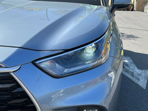 Used 2021 Toyota Highlander XLE AWD/4WD image 8