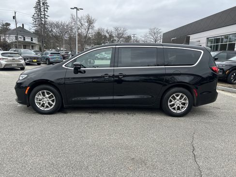 Used 2025 Chrysler Pacifica Select FWD image 8
