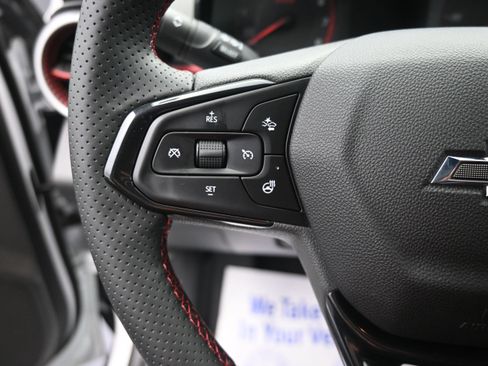 Certified 2025 Chevrolet Trax RS w/ Sunroof Package FWD image 12