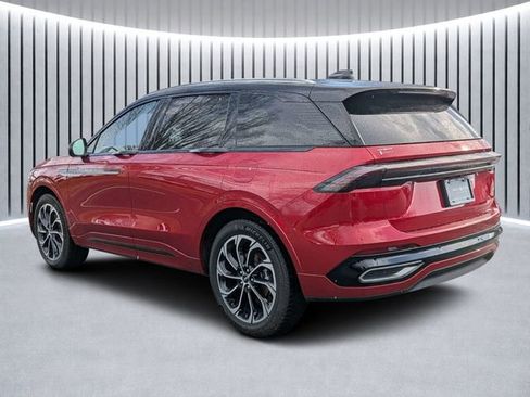 Used 2025 Lincoln Nautilus Reserve image 6