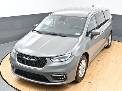 Used 2023 Chrysler Pacifica Touring-L