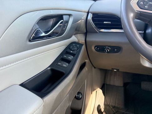 Used 2020 Chevrolet Traverse LT image 26