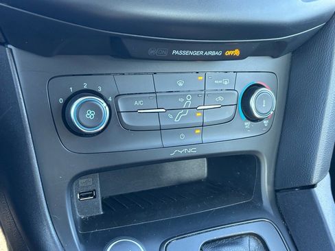 Used 2015 Ford Focus SE w/ Reverse Sensing Package image 13