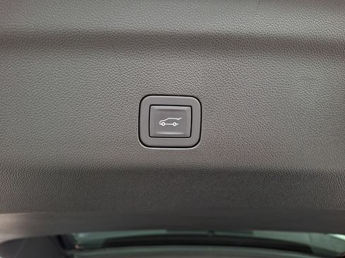 Used 2026 GMC Yukon XL Denali w/ Advanced Technology Package image 32