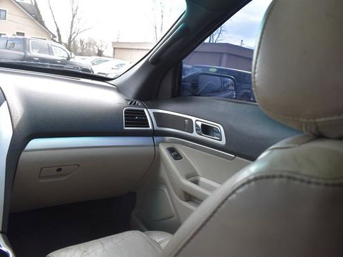 Used 2014 Ford Explorer XLT w/ Equipment Group 202A image 25