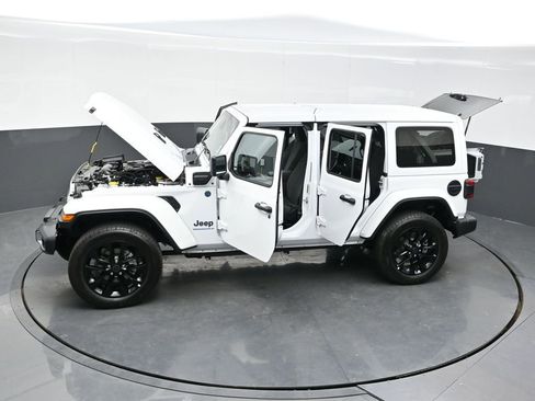 Used 2025 Jeep Wrangler Unlimited Sahara w/ Safety Group AWD/4WD image 41