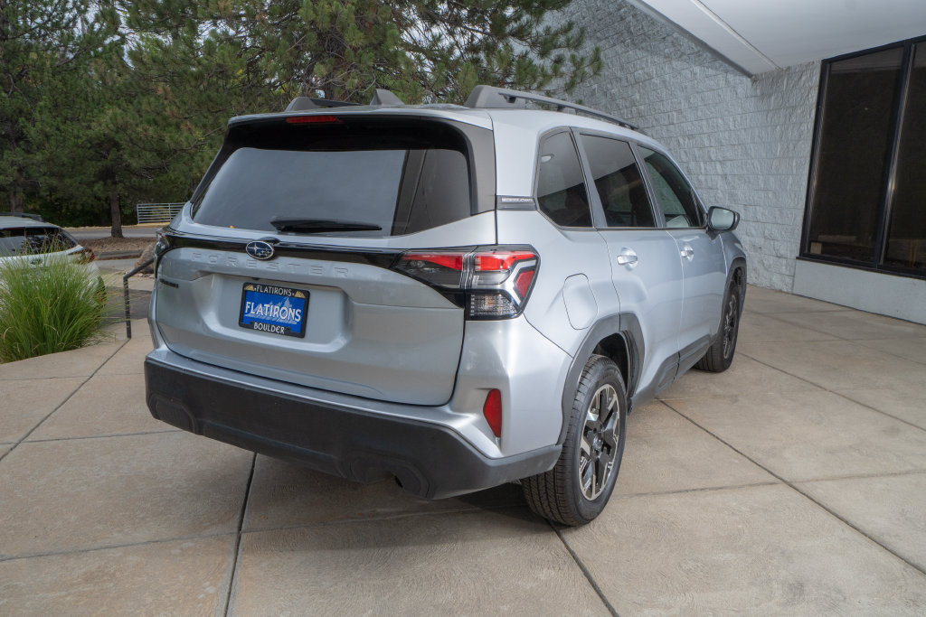 Used 2025 Subaru Forester Premium AWD/4WD image 6
