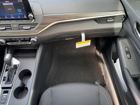New 2025 Nissan Altima 2.5 SV image 17