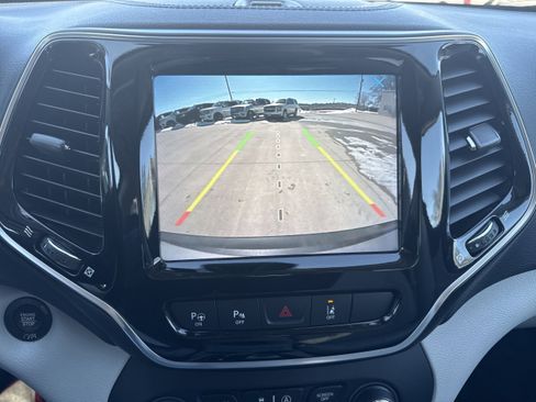 Used 2020 Jeep Cherokee Limited w/ Technology Group AWD/4WD image 23