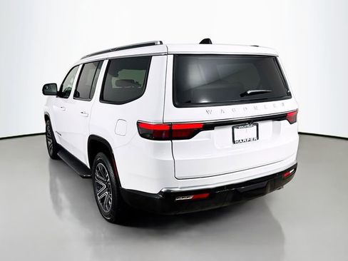 Used 2025 Jeep Wagoneer 4WD image 12