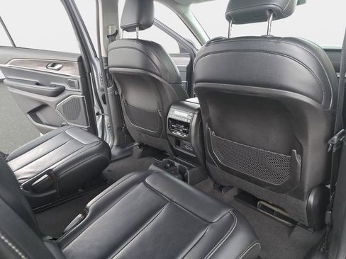 Certified 2022 Jeep Grand Cherokee L Limited AWD/4WD image 12