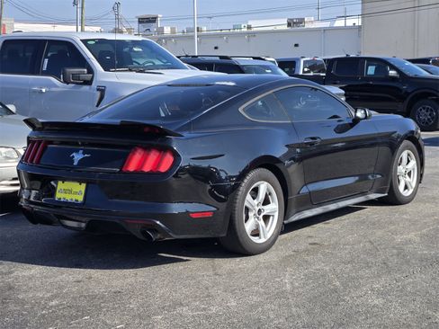 Used 2015 Ford Mustang Coupe image 5