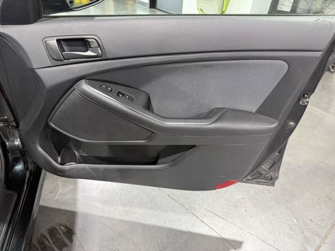 Used 2015 Kia Optima LX FWD image 25
