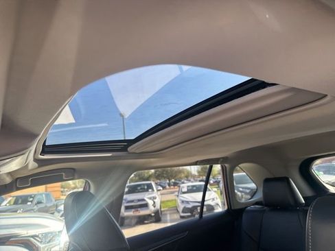 Used 2020 Toyota RAV4 XLE Premium image 10