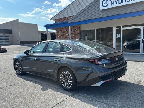 Certified 2025 Hyundai Sonata Limited FWD image 4